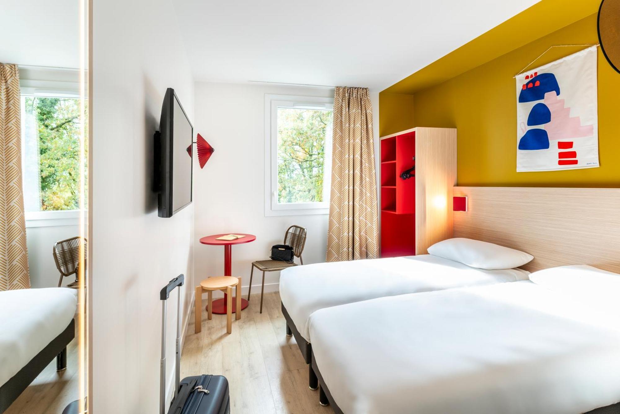 Отель Ibis Styles Prevessin Geneve Aeroport Экстерьер фото