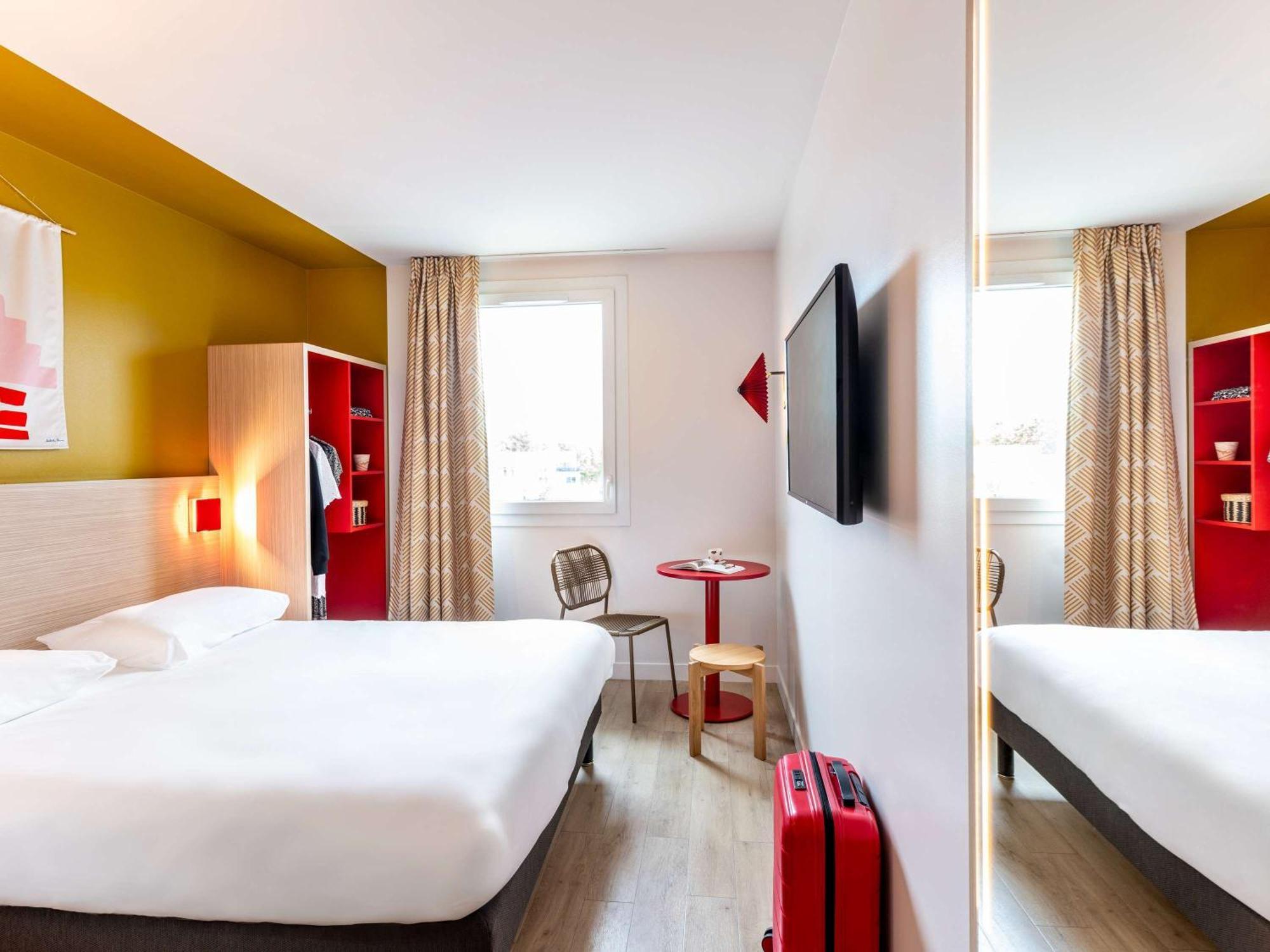 Отель Ibis Styles Prevessin Geneve Aeroport Экстерьер фото
