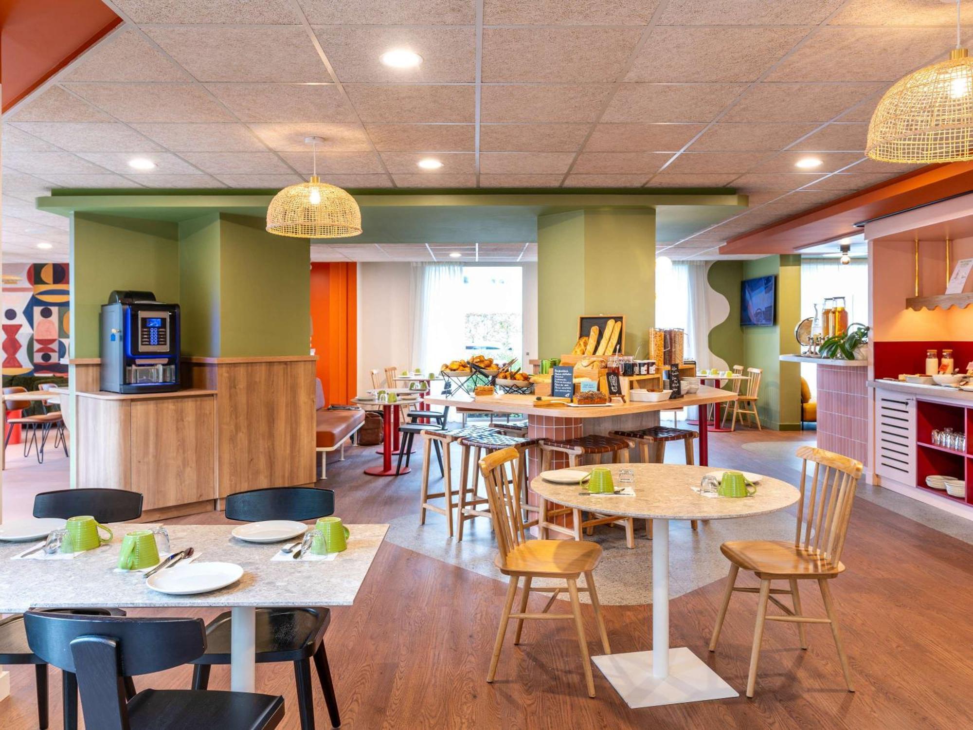 Отель Ibis Styles Prevessin Geneve Aeroport Экстерьер фото