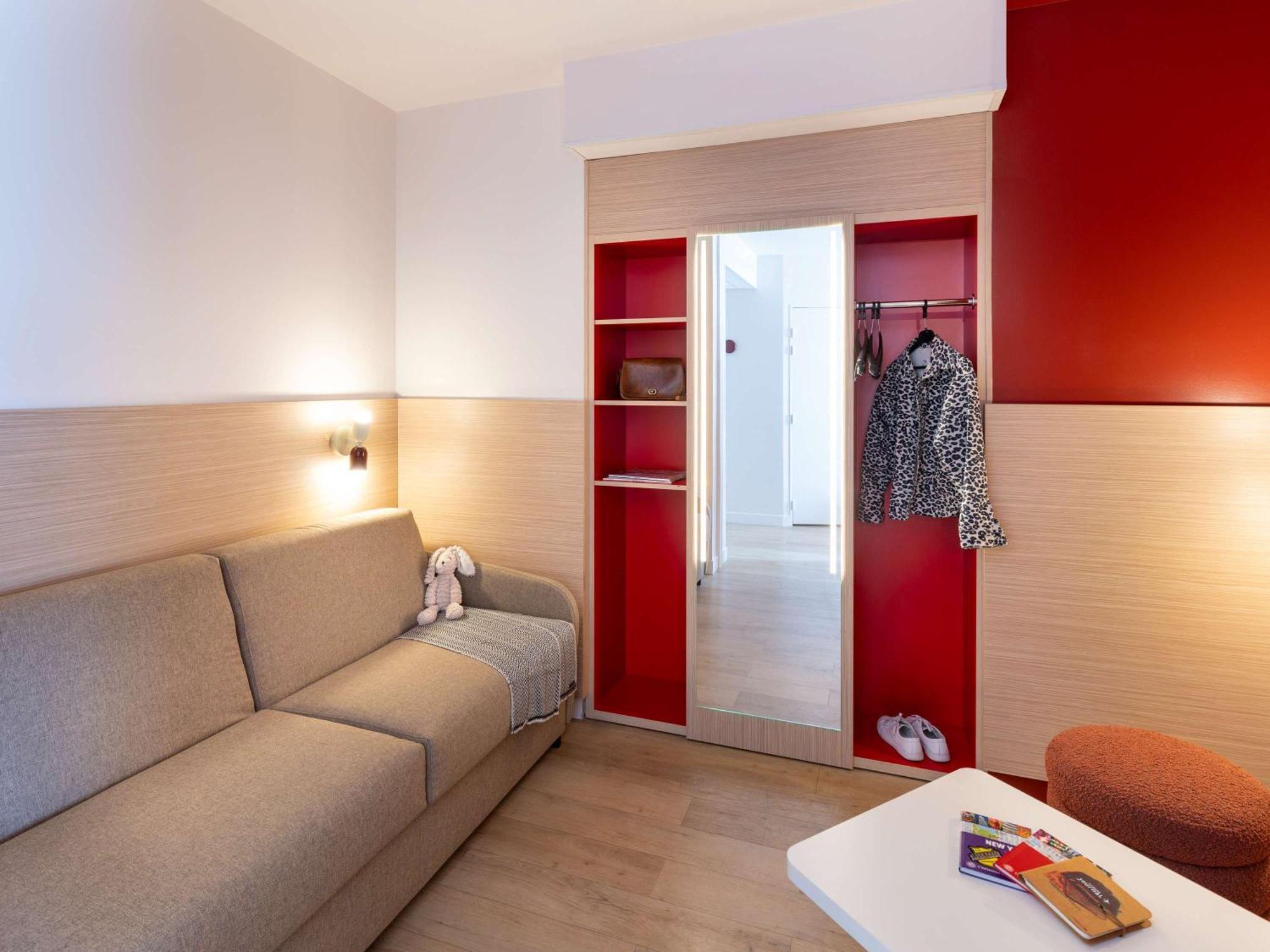 Отель Ibis Styles Prevessin Geneve Aeroport Экстерьер фото